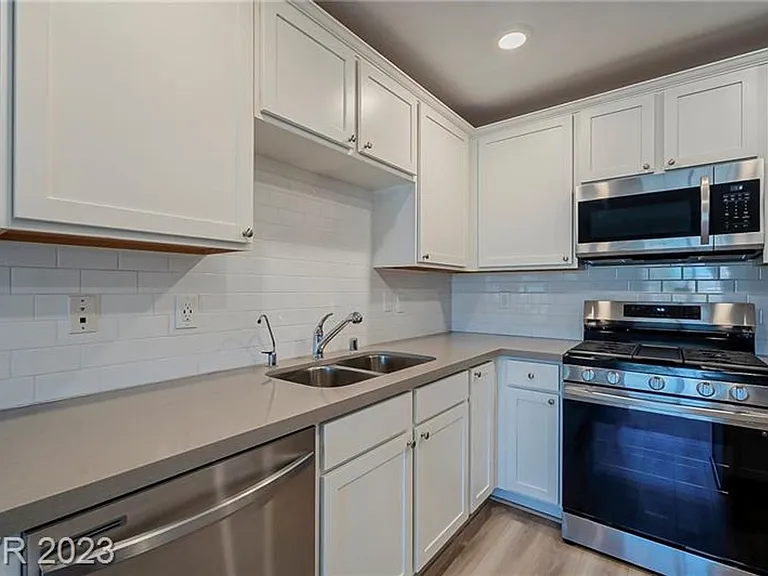 689 Omaggio Pl — Photo 8