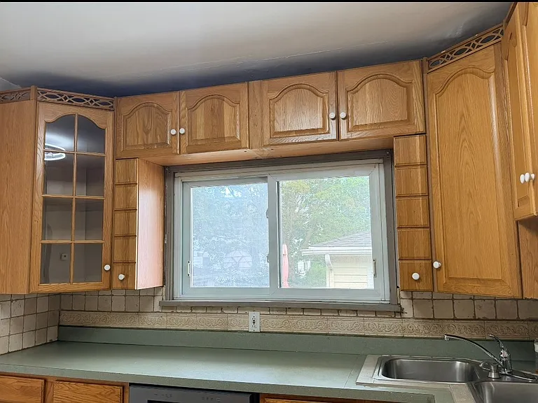 618 E 12th St — Photo 18