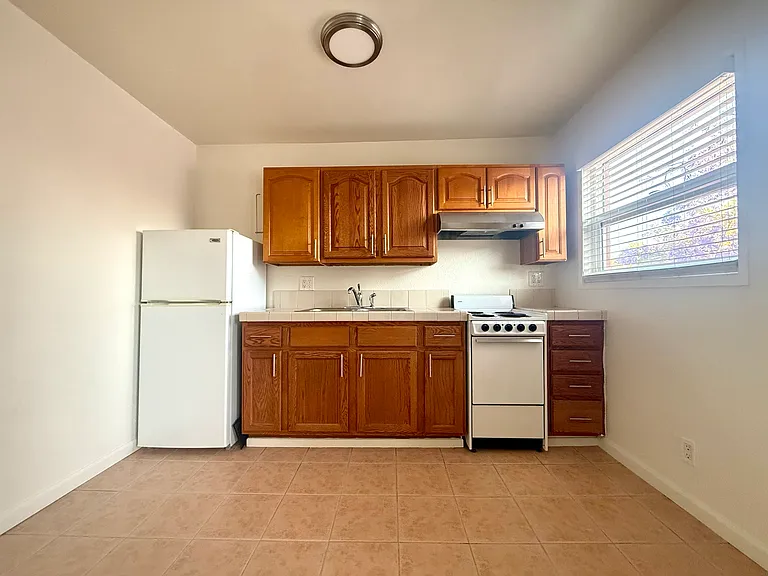 Marengo Apartments — Photo 13