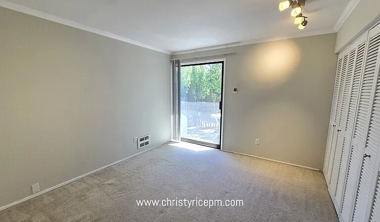 11010 NE 68th St #627 — Photo 9