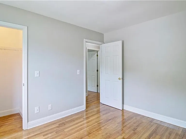 542 Parkstone Ln — Photo 23