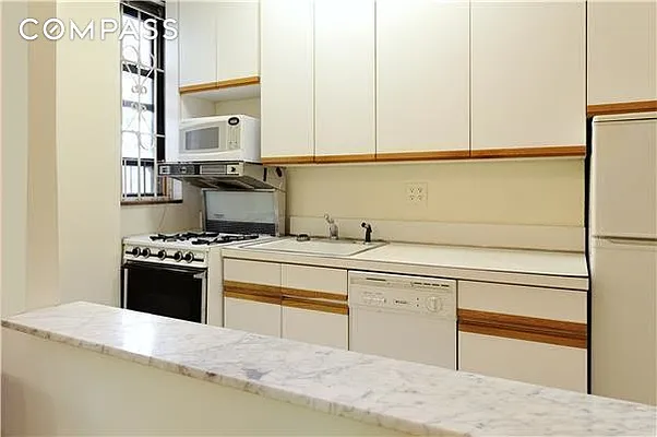 Rented by Compass | media 16