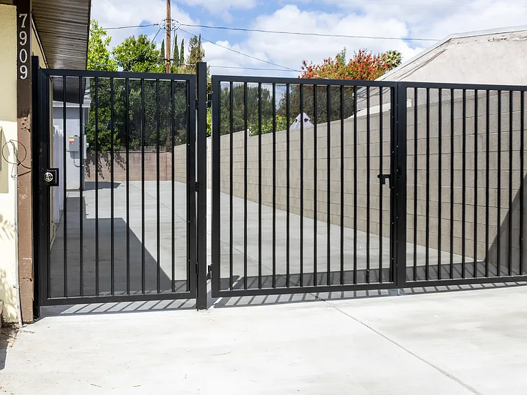 7909 Aura Ave — Photo 3