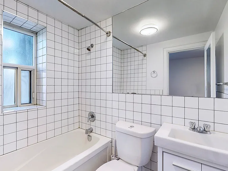 262 Jarvis St — Photo 6