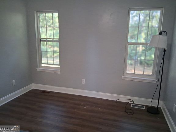 5th image of 243 Mountain View Dr