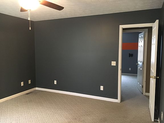 Masterbed / hallway