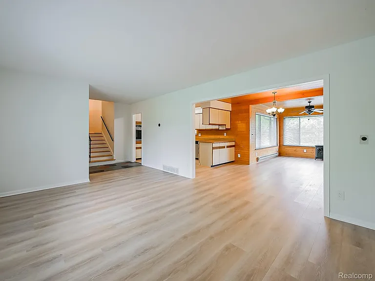 7580 Thornwood St — Photo 35
