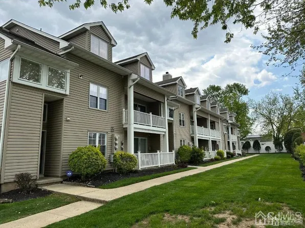906 Montague Ave, Iselin, NJ 08830