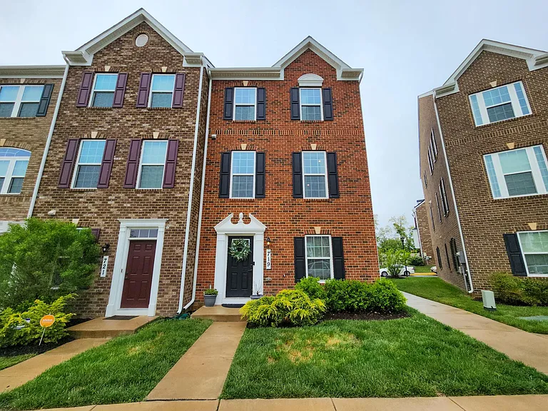 719 Sky Bridge Dr — Photo 1