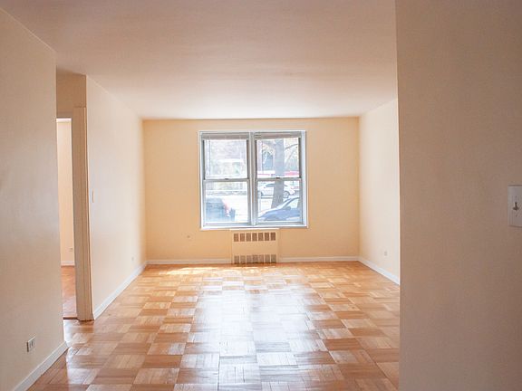 3rd image of 180 Van Cortlandt Park S APT 1M