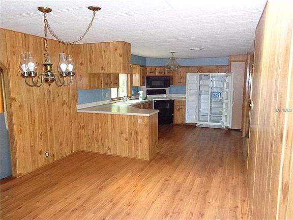 3rd image of 721 Greentree Ct