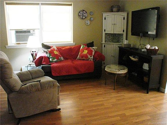 3rd image of 335 Stratford Ave