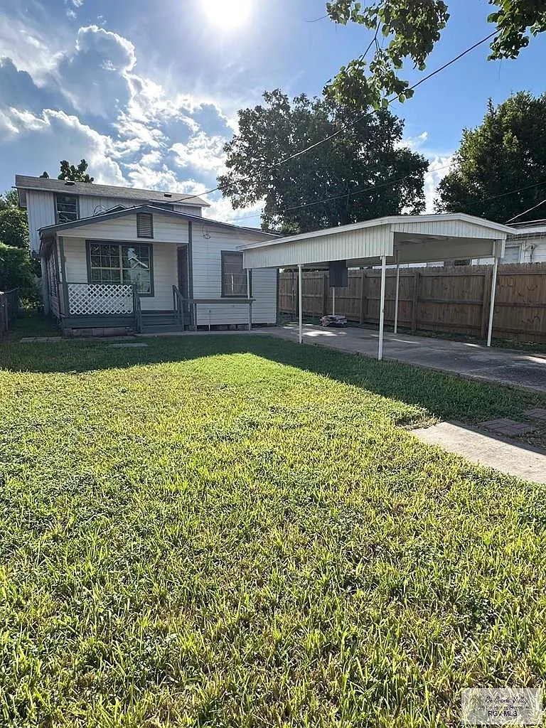4 bed, 1.5 bath, 996 sqft, $1,100 — Photo 3