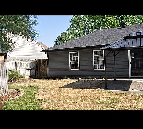 5th image of 266 Lakewood Dr