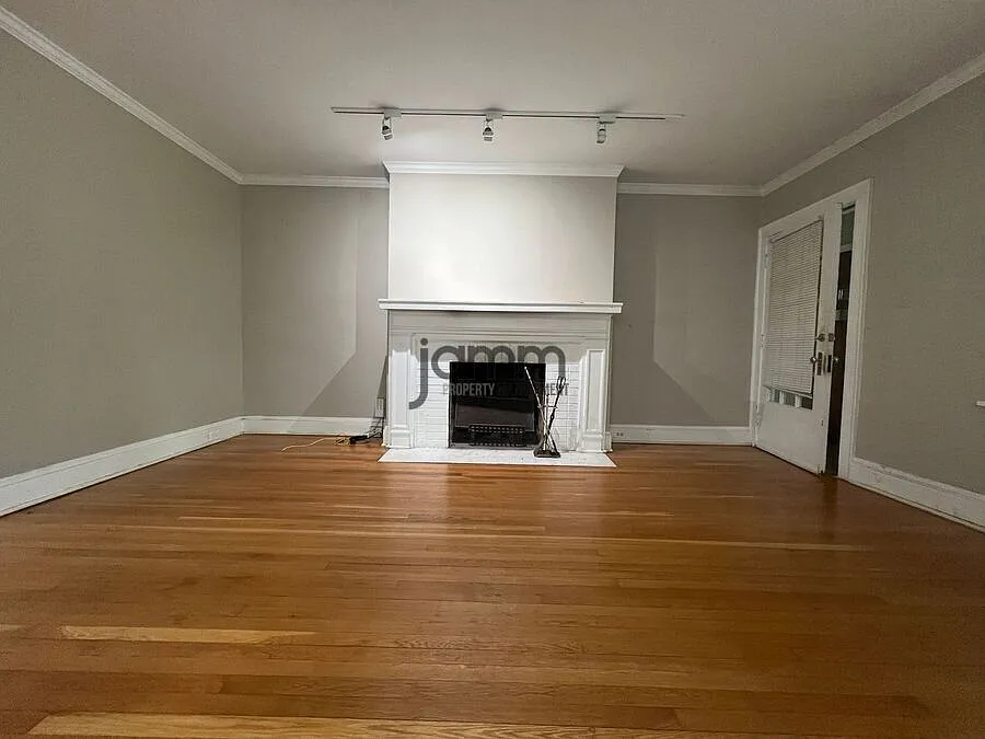 4-bedroom 2-bathroom Unit in Cleveland Heights! — Photo 3