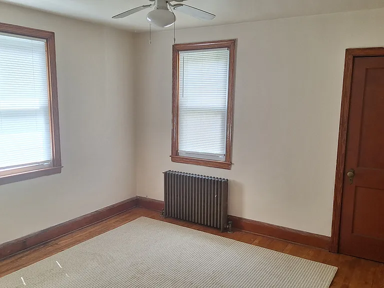 2715 Berwick Ave — Photo 2