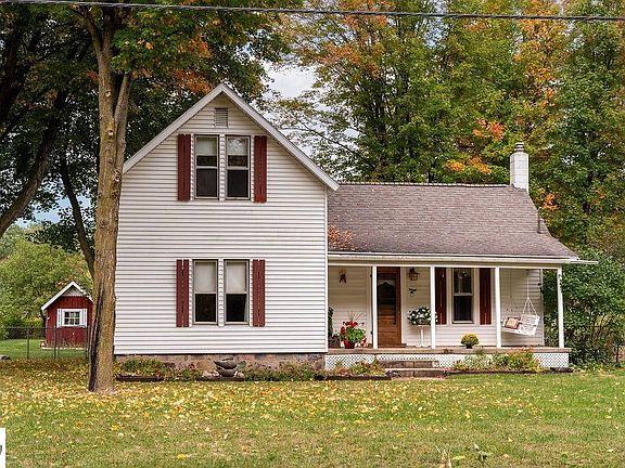 2nd image of 1227 E Washington Rd