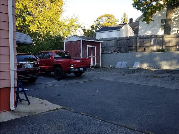 4th image of 36 Glenbridge Ave