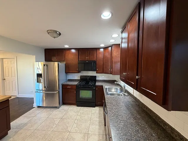 3 bed, 1.5 bath, 1096 sqft, $2,500 — Photo 4
