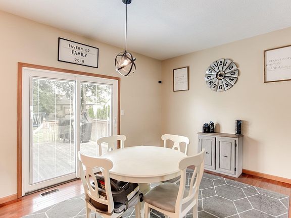 3rd image of 55826 Rooster Ln