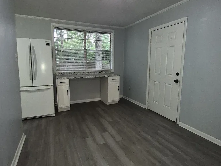111 Becky St — Photo 6