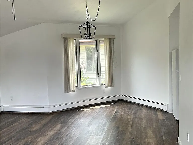 31 Cottage Dr — Photo 2