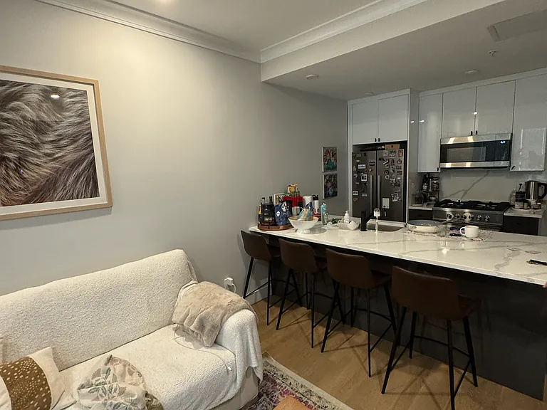 531 Newbury St — Photo 2
