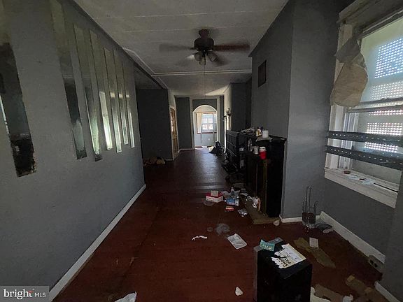2nd image of 2763 Fenwick Ave