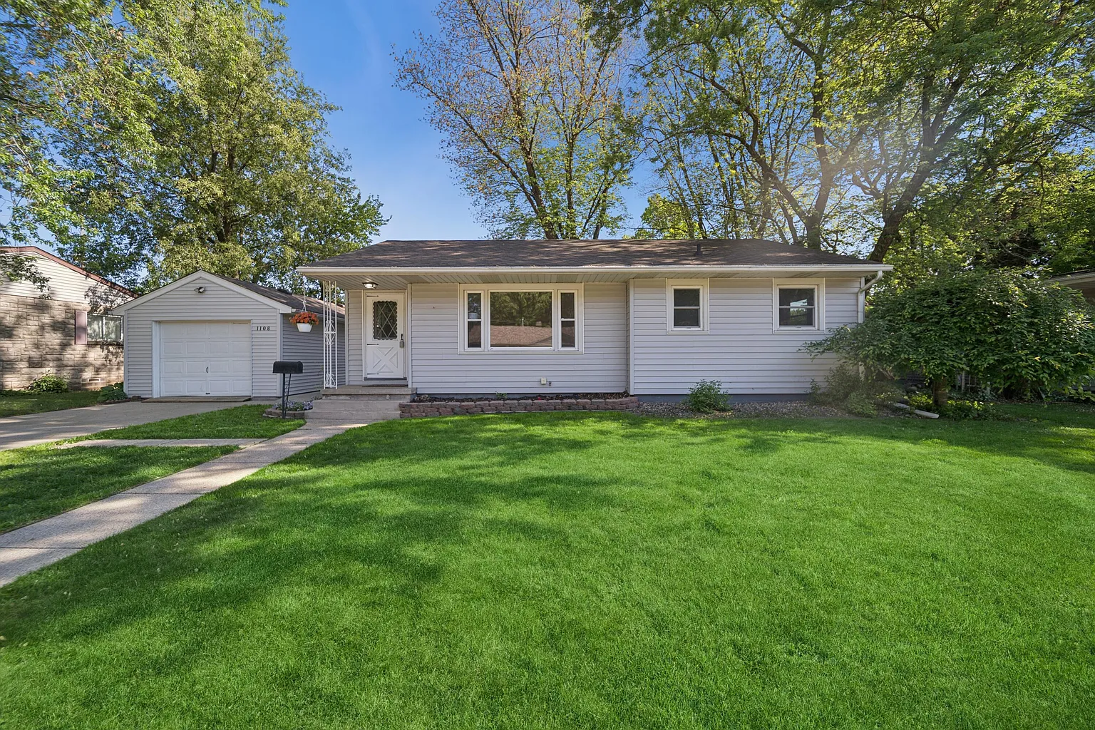 1108 Paulette Dr photo 1