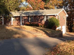 954 Crestridge Dr, Rossville, GA 30741