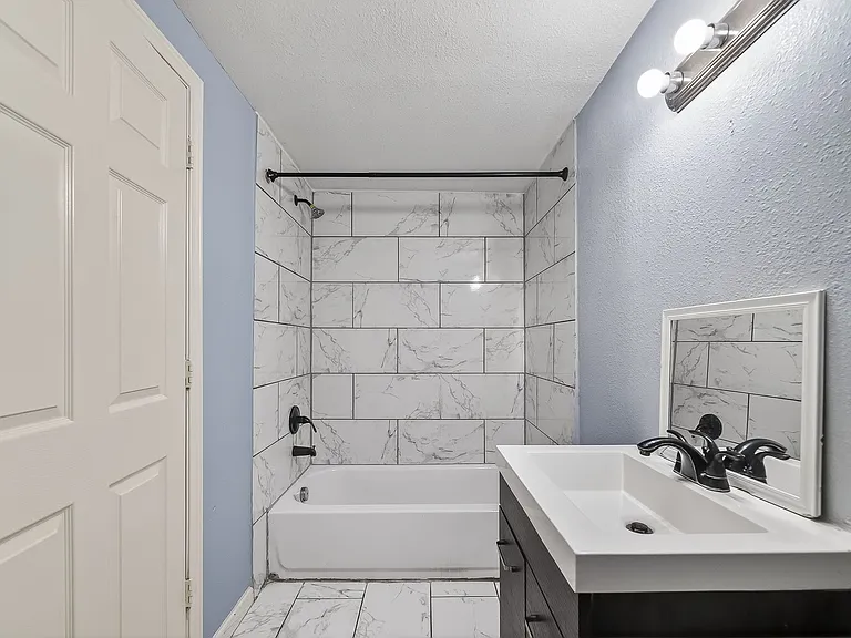 6022 Lyndhurst Dr — Photo 11