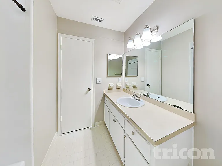 804 Elmwood St — Photo 13