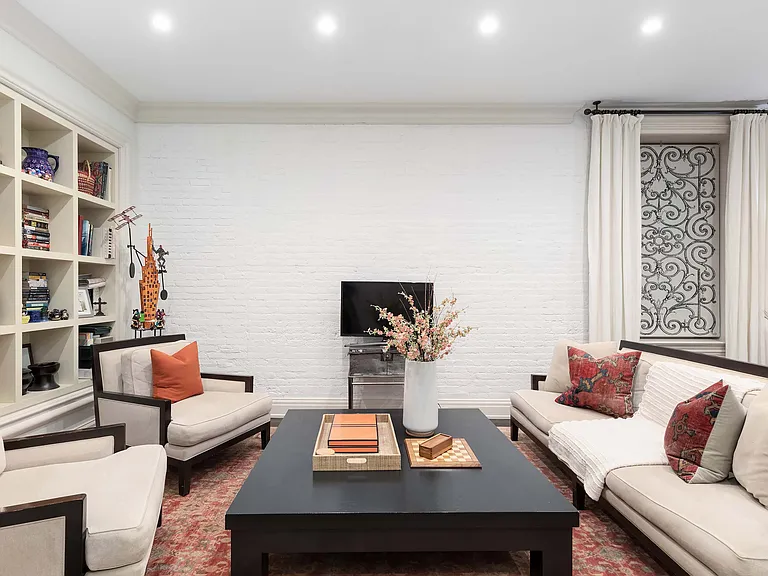 104 Charlton St #1/2E — Photo 4