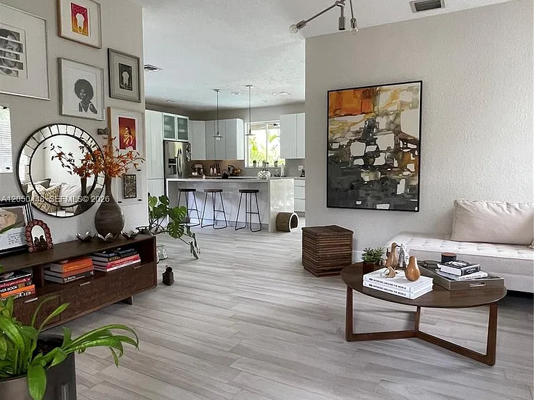 485 Silver Palm Way — Photo 4