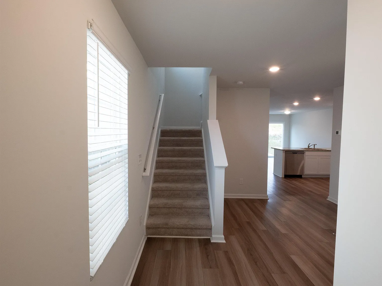 3 bed, 1620 sqft, $1,950 — Photo 2