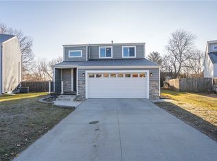 705 Knolls Ct, West Des Moines, IA 50265