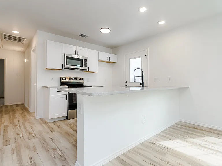 308 S 3rd St — Photo 5