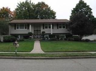 10 Whittier Ln, Oakland, NJ 07436