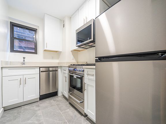 4th image of 236 E 36th St APT 2H
