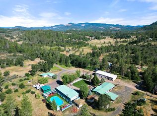 890 Crowfoot Rd, Eagle Point, OR 97524