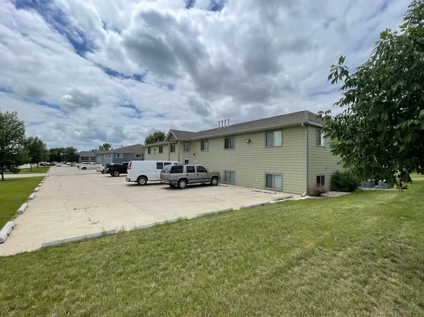 2517 16th Ave W APT H, Williston, ND 58801