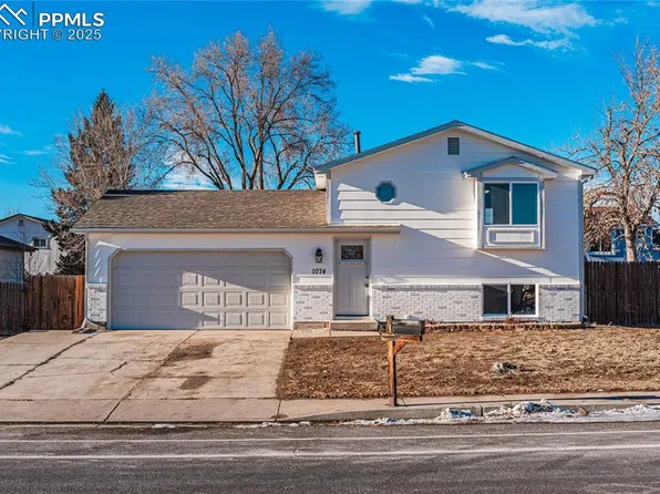 1074 Jet Wing Dr, Colorado Springs, CO 80916
