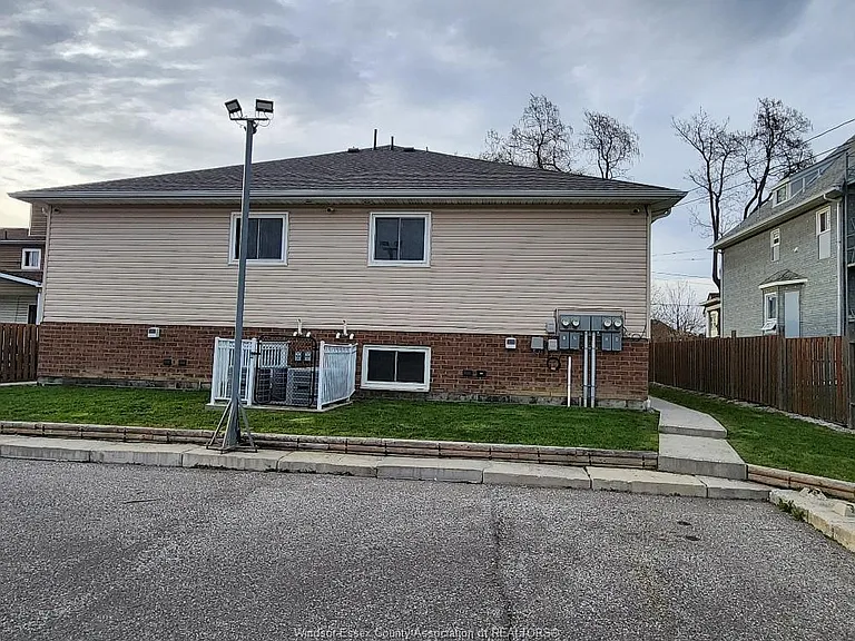 839 Assumption St #4 — Photo 15