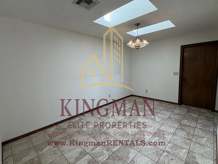 2112 Florence Ave — Photo 10