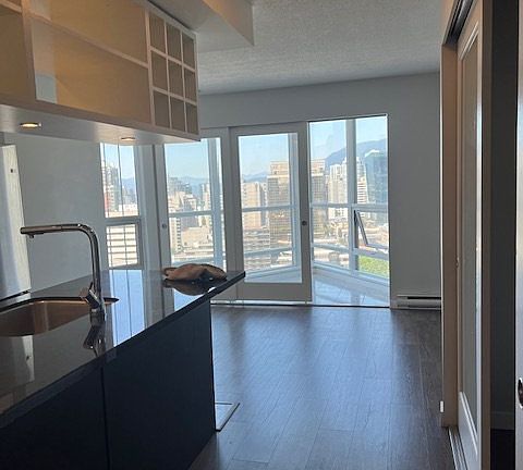 4th image of 833 Seymour St #3010