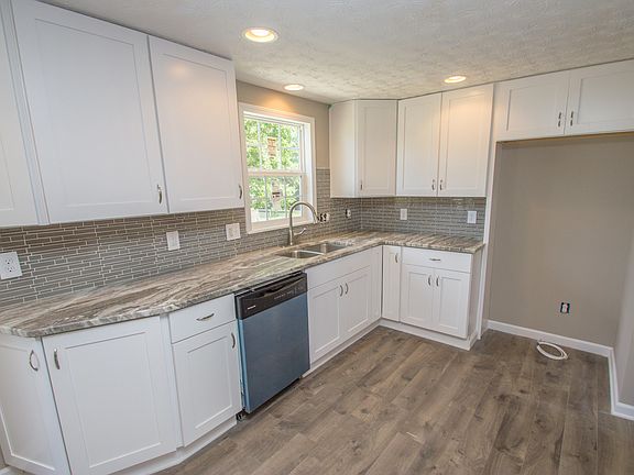 2nd image of 14060 Kathleen Dr