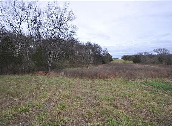 3rd image of 402 Leeville Park