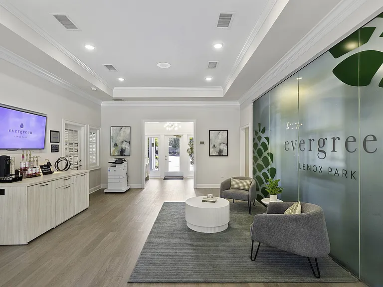 100 Lenox Park Cir NE — Photo 3