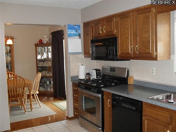 3rd image of 3424 Woodstock Ln