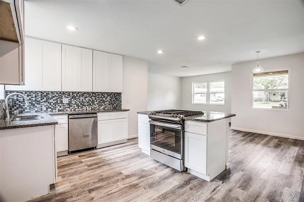 4534 Scottsdale Dr photo 1